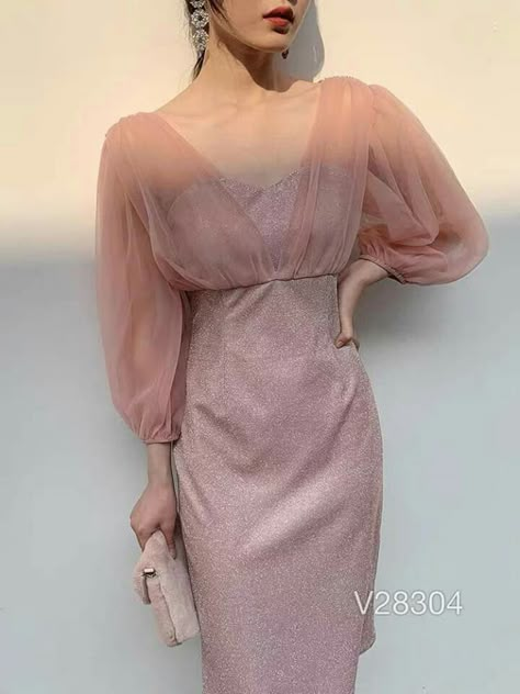 Model Dress Kebaya, Dress Brokat Modern, Braidsmaid Dresses, Kebaya Modern Dress, Fashion Dresses Formal, Kebaya Dress, Simple Bridesmaid Dresses, Traditional Dresses Designs, Elegant Dresses Classy