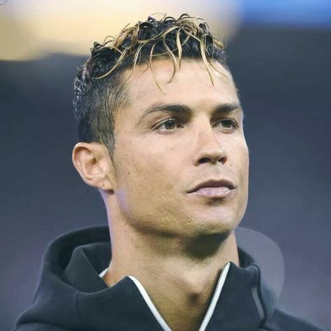 cristiano ronaldo Soccer Players Blonde Hair, Cr7 Noodle Hair, Cristiano Ronaldo Noodle Hair, Ronaldo Noodle Hair, Cristiano Ronaldo Icon, Ronaldo Icon, Soccer Players Haircuts, Cristiano Ronaldo Hairstyle, Noodle Hair