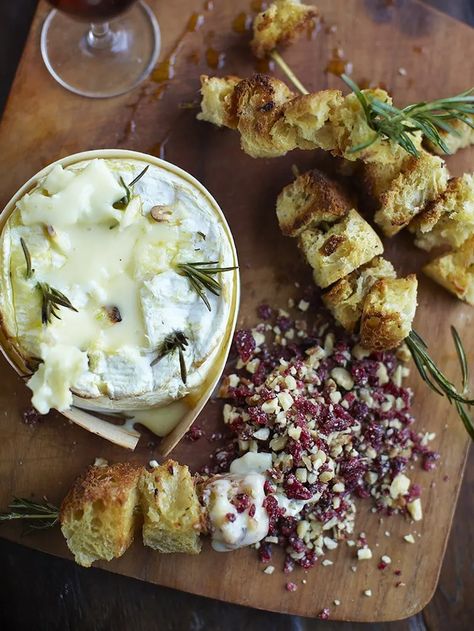 Baked Camembert Recipe, Camembert Recipes, Baked Camembert, Jamie Oliver Recipes, Munnar, French Cooking, Slow Food, Glass Of Wine, French Food