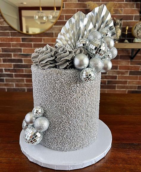 I so wish I had a silver cake board for this cake (I really dropped the ball 😂😂💀) My daughter and her friends surprised their friend (who… | Instagram Platinum Birthday Cake, Disco Ball Cake Ideas, Silver Cake Ideas, Disco Ball Birthday Cake, Disco Themed Cake, Disco Theme Cake, Mirrorball Party, Disco Party Cake, Disco Birthday Cake