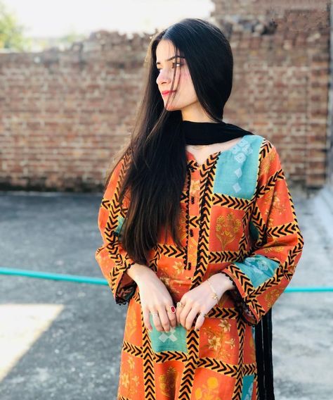 Creative Snaps For Snapchat, Pakistani Women Dresses, Red Bridal Dress, Gals Photos, Stylish Dp, Beautiful Casual Dresses, Best Poses For Pictures, Simple Pakistani Dresses, Boy And Girl Best Friends