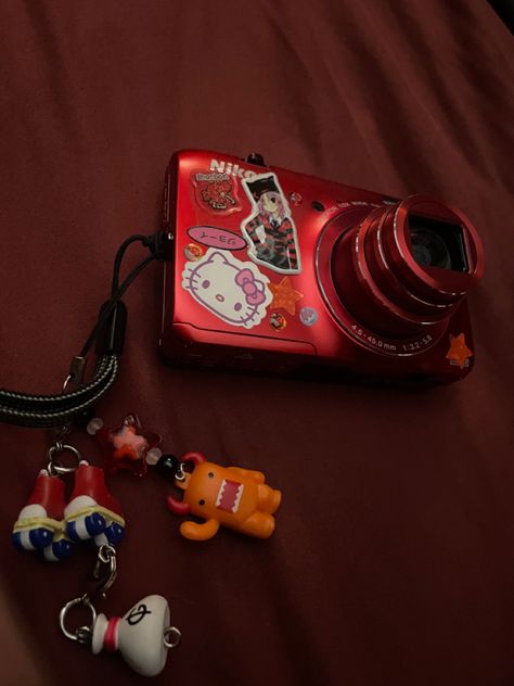 Decorated Camera Aesthetic, Red Camera Aesthetic, Digicam Aesthetic, Cute Cameras, Digi Camera, Red Camera, Cute Tech, Tech Aesthetic, Old Tech