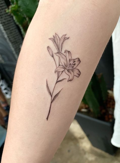 Lily Wrist Tattoos For Women, Alstroemeria Flower Tattoo, Alstromeria Tattoos, Simple Lily Flower Tattoo, Day Lilies Tattoo, Lily Of The Incas Tattoo, Lily Tattoo Hand, Peace Lily Tattoo Design, Star Lily Tattoo