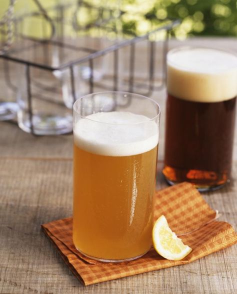 Try this recipe for a "clara" or lemon beer, for a refreshing beer cocktail to enjoy on a hot summer day. Wheat Beer Recipe, Lemon Beer, Beer Drawing, Beer Tag, Different Types Of Beer, Beer Recipe, Fruit Beer, Dark Beer, Wheat Beer