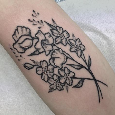 Hurricane Dana on Instagram: “Some blackwork/dotwork sweet pea and forgetmenot flowers on the inner bicep! Thankyou so much Izzy you babe ❤️#tattoo #edinburghtattoo…” Babe Tattoo, Flower Tattoo Sleeve Men, Pea Tattoo, Sweet Pea Tattoo, Flower Tattoo On Side, Shoulder Blade Tattoo, Flower Tattoo Back, Sweet Pea Flowers, Flower Tattoo Shoulder