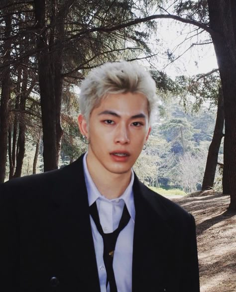 Zelzelzelzel Instagram, Blonde Japanese Boy, Male Model Blonde, Blonde Asian Guy, Short Hair Guys, Shirt Hair Cuts, Bleached Hair Men, Asian Male Model, Blonde Asian