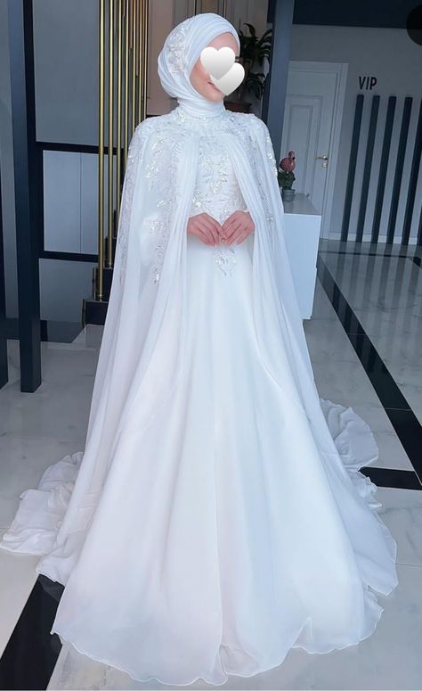 White Gown Hijab, Queen Wedding Dress Crowns, White Bridal Abaya, Alimah Graduation, Abaya Wedding Dress, Islamic Wedding Dress, Modest Bridal Dresses, Wedding Abaya, Simple White Wedding Dress