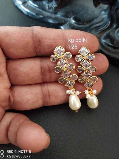 Everyday Gold Earrings Indian, Everyday Gold Earrings, Gold Earrings Indian, Simple Jewellery, Kundan Jewellery Set, Bridal Jewellery Design, Polki Earrings, Jewellery Indian, Earrings Indian