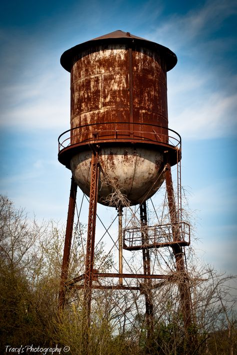 Old Water Tower - ours growing up had the fire/tornado/daily-at-noon siren Rust Never Sleeps, Rust In Peace, Beautiful Ruins, Water Towers, Creation Photo, Water Tanks, In The Middle Of Nowhere, Jefferson County, Middle Of Nowhere