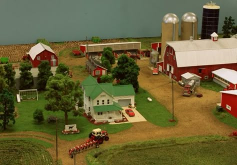 Display Farm National Show Toy Toy Tractor Display Ideas, Toy Farm Displays, 4h Farm Scene Project, Ertl Farm Display, Farm Display, Farm Toy Display, Miniature Farm, Farm Town, Toy Tractors