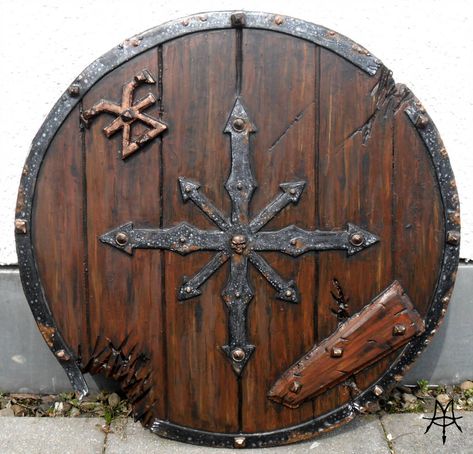 Larp - Chaos Barbarian Shield by MordorLegion Chaos Barbarian, Targe Shield, Escudo Viking, Big Belt, Medieval Shields, Wooden Shield, Viking Life, Larp Armor, Viking Shield