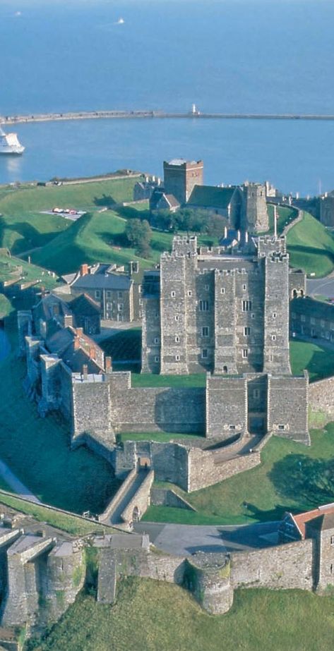 Star Fort, Hohenzollern Castle, Bodiam Castle, Dover Castle, Leeds Castle, Royal Castle, Chateau Medieval, English Castles, European Castles