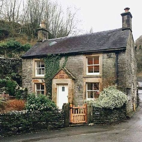 Window Inspiration, English Cottage Decor, English Cottages, Country Cottages, Casa Country, Dream Cottage, Happy House, English House, Peak District