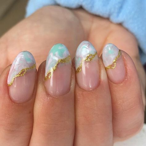 Gold Leaf Marble Nails, Pearl Marble Nails, Blooming Gel Nail Art Marble, Marble And Gold Nails, Bright Marble Nails, Marble Tip Nails, Marble Summer Nails, Pastel Marble Nails, Marble French Tip Nails