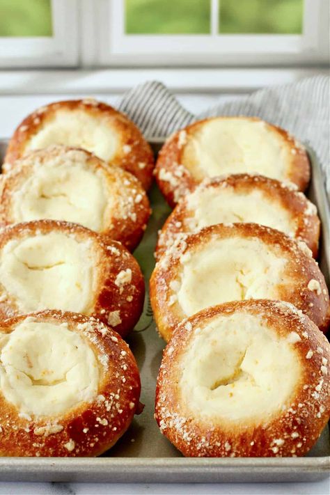 Czech Kolaches from the Midwest Czech Food Recipes, International Pastries, Czech Kolaches, Czech Desserts, Kolache Recipe, Garden Brunch, Kolaches Recipe, Czech Recipes, Cakes Recipes