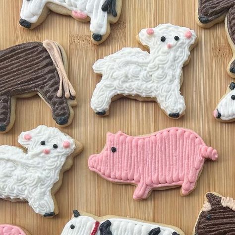 ✨Kelly✨ on Instagram: "Animals on the farm!! 🐖🐮 #animals #farmanimals #farmanimalcookies #pigs #cows #horses #buttercreamcookies #decoratedcookies #letseatsugar #rochestermn #rochestermnbaker #roch_mn #homebaker #moo #socute" Goat Cookies, Gingerbread Farm, Animals On The Farm, Cutout Cookies, 3 Birthday, Animal Cookies, Cut Out Cookies, August 1, On The Farm