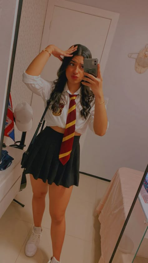 Harry Potter Theme Party Costume, Back To School Theme Party Outfits, Cute Harry Potter Costumes, Girl Harry Potter Costume, Harry Potter Theme Outfits, Harry Potter Womens Costume, Harry Potter Costume Ideas For Women, Harry Potter Girl Costume, Harry Potter Costumes For Women