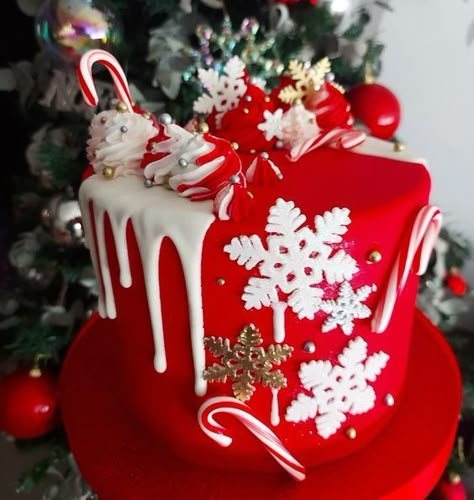 Christmas Cake Ideas, Christmas Cake Designs, New Year's Cake, Xmas Cake, Aesthetic Letters, Creative Christmas Trees, Baking Cakes Decoration, Christmas Sweets, Sweet Snacks Recipes