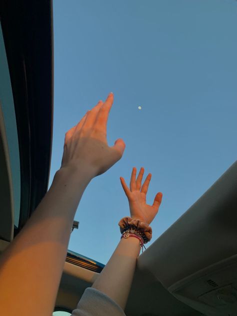 Sunroof Car Poses, Hands Out The Sunroof Aesthetic, Sunroof Pics, Car Sunroof Picture Ideas, Sunroof Picture Ideas, Sunroof Aesthetic, Sunroof Car Aesthetic, Car With Sunroof, Road Trip Pictures