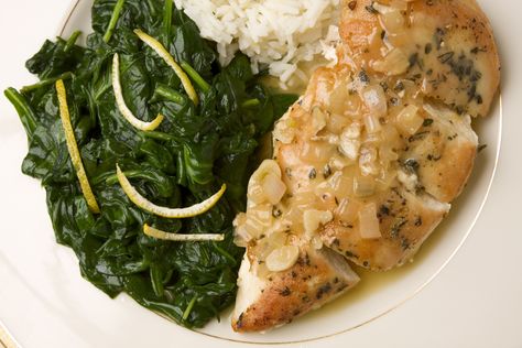 Braised chicken breasts with spinach While Chicken, Chicken Breast Oven, Braised Chicken Breast, Italian Parsley, Chicken And Spinach, Onion Relish, Turkey Dishes, Braised Chicken, Dinner Inspiration