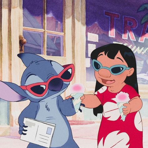 Famous Cartoon Duos, Disney Characters Lilo, Romantic Cartoon, Lilo And Stitch Characters, ليلو وستيتش, Disney Movie Art, Lilo And Stitch Drawings, Lilo Y Stitch, Stitch Drawing