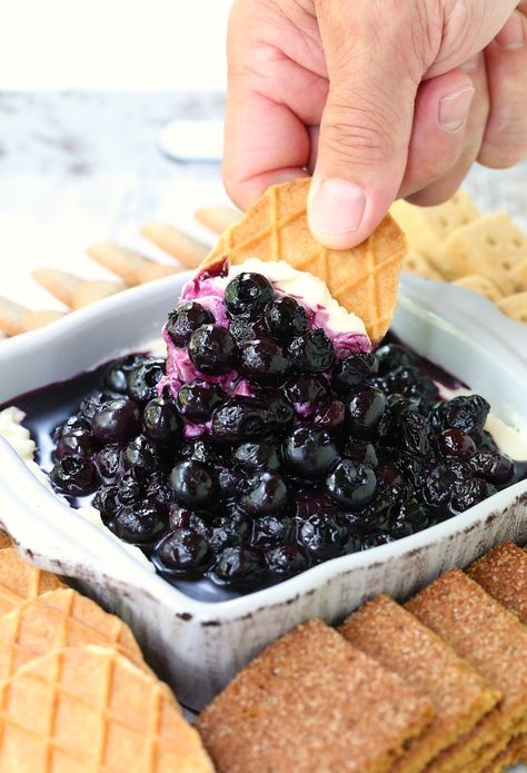 Blueberry Dip Cream Cheese, Blueberry Appetizer, Blueberry Cheesecake Dip, Dessert Crepes, Sandwich Cookies Filling, Bake Sweets, No Bake Blueberry Cheesecake, Dessert Halloween, Cake Dip