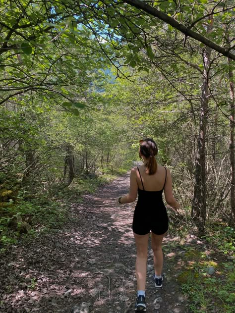 Walking Summer Outfit, Walking Outfit Aesthetic, Take A Walk Aesthetic, Walking Aesthetic Summer, Walking Fitness Aesthetic, Walking Exercise Aesthetic, Walking Aethstetic, Walk In Nature Aesthetic, Walking Astethic