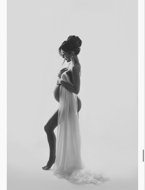 Maternity Photoshoot Studio, Couple Maternity Photoshoot, Couple Maternity Poses, Maternity Studio Photoshoot, Couple Maternity, Studio Maternity Photos, Intimate Maternity, Maternity Photography Poses Outdoors, Pregnancy Belly Photos