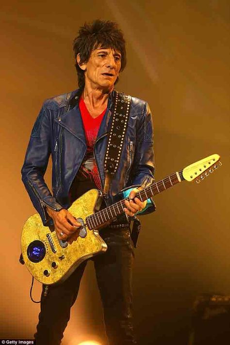 Watch Ron Wood’s Incredible Guitar Collection - Videomuzic David Wood, Ron Woods, Rock Tops, Best Guitar Players, Guitar Room, Ronnie Wood, Guitar Collection, Robert Plant, Guitar Hero