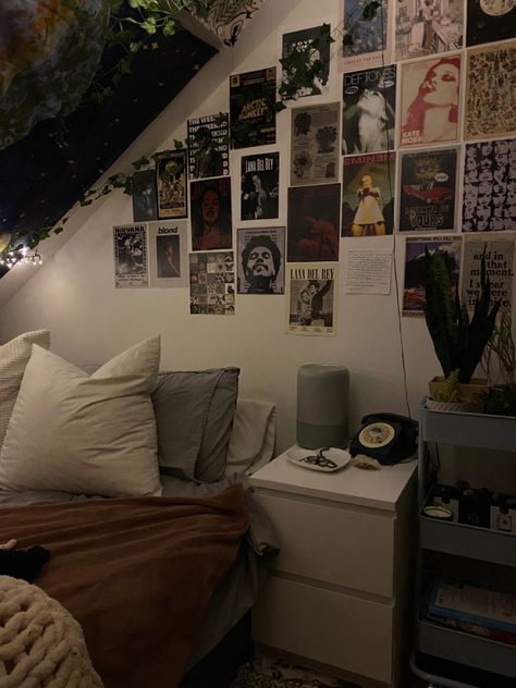 Book Wall Bedroom Aesthetic, Bedroom Decor Edgy, Room Decorations For Small Rooms, Nirvana Room Ideas, Artic Monkeys Bedroom, The Weekend Room Decor, Eminem Bedroom Decor, Eminem Themed Room, Eminem Room Ideas