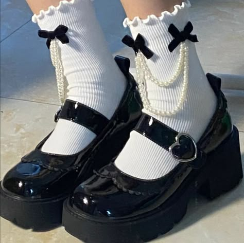 Bow Socks, Kawaii Socks, Harajuku Women, Cute Shoes Heels, Kawaii Shoes, Kawaii Harajuku, Girly Shoes, Aesthetic Shoes, White Socks