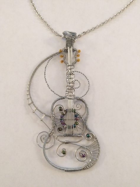 Wire Wrap Guitar, Wire Guitar, Music Themed Jewelry, Chainmaille Jewelry Patterns, Wire Weaving Techniques, Guitar Necklace, Guitar Jewelry, Copper Wire Crafts, Metal Art Projects Ideas