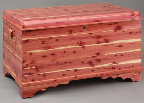 Cedar Hope Chest, Cedar Wood Projects, Traditional Chest, Chest Woodworking Plans, Hope Chests, Cedar Chest, Blanket Box, Blanket Chest, Amish Furniture