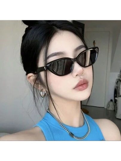 Street Shooting, Pose Fotografi, Cat Eye Sunglasses Women, Sunglasses Women Fashion, نظارات شمسية, Uv Sunglasses, Cat Eyes, Sunglasses Fashion, Cat Eye Glasses