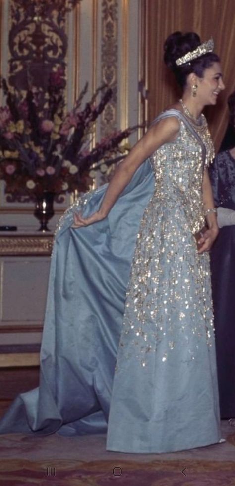 Empress Farah Pahlavi, Farah Pahlavi Dresses, Farah Diba Dresses, Farah Diba Style, Farrah Pahlavi, Royal Family Aesthetic, Shahnaz Pahlavi, Persian Royalty, Empress Farah