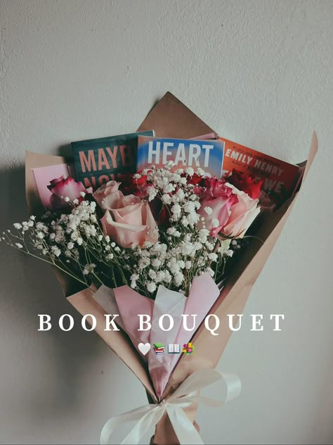 Things For 18th Birthday, Gift For Book Readers, Book Bouquet Diy, Book Bouquet Gift, Books Bouquet, Book Flower Bouquet, Bookworm Gift Ideas, Book Themed Gifts, Book Bouquet