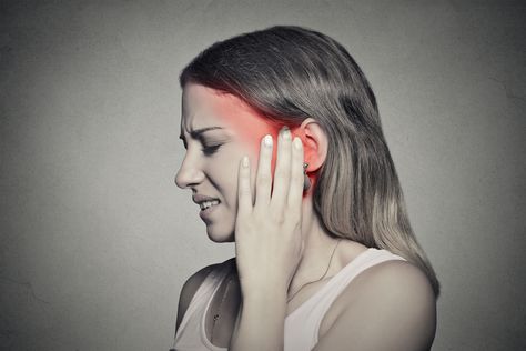 "Do you experience ringing in the ears?" "It’s probably more than just your imagination." Tinnitus is not a disease, but rather, a symptom of an underlying condition. It affects one in five people, and can be perceived in one or both Ear Congestion, Abdomen Plat, Hearing Loss, Hearing Aids, Natural Treatments, Migraine, Counseling, Home Remedies, Daily Life