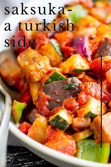 Vegetables In Tomato Sauce, Turkish Roasted Vegetables, Arabic Vegetable Recipes, European Vegetable Dishes, Turkish Vegetable Recipes, Turkish Eggplant Recipes, Turkish Side Dishes, Turkish Sides, Arabic Vegetables