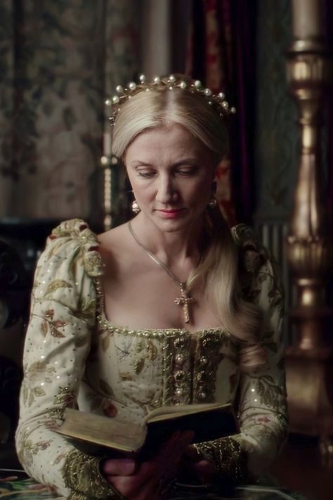 Joely Richardson as Kathryn Parr in the 2010 season of the TV series 𝑇ℎ𝑒 𝑇𝑢𝑑𝑜𝑟𝑠
#TheTudors #JoelyRichardson #KathrynParr The Tudors Costumes, Jessica Alba Dress, Tudor Gown, Light Blue Gown, Joely Richardson, Mary Tudor, Sarah Bolger, Catherine Parr, Tudor Fashion