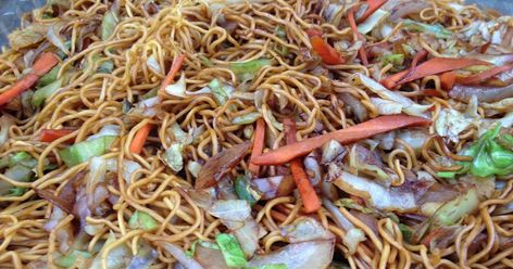 Gon Lo Mein (Soy Sauce Pan Fried Noodles) In Hawaii we call this dish Gon Lo Mein, which is different - yet, similar enough to be clo... Hawaiian Fried Noodles, Hawaiian Noodles Recipe, Fried Noodles Recipe Hawaiian, Ono Kine Recipes, Hawaii Recipes, Fried Noodles Recipe, Pan Fried Noodles, Local Recipes, Hawaiian Recipes