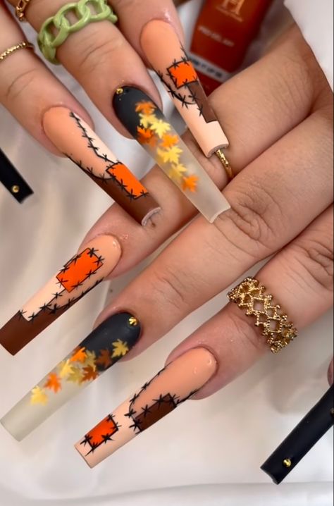 Nail Art Designs Halloween, Autumn Nails 2023, Halloween Gel Nails, Easy Halloween Nail Art, Beach Nails Art, Scarecrows Nails, Halloween Nail Art Tutorial, Fall Thanksgiving Nails, Thanksgiving Nail Designs