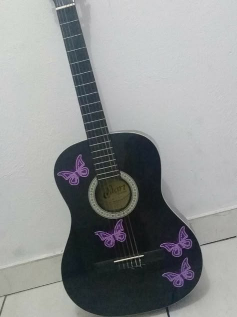 Guitar Art Diy, Arte Do Ukulele, Bruce Yamada, Acoustic Guitar Art, Painted Ukulele, Black Acoustic Guitar, Ukulele Art, Robin Arellano, Music And The Brain