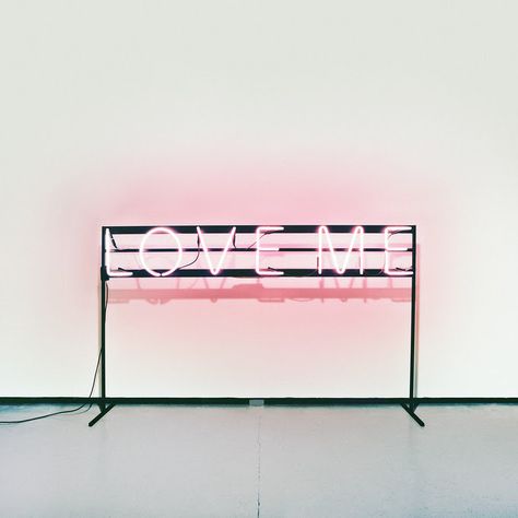 "Love Me" - The 1975 The 1975 Wallpaper, Howleen Wolf, Nymphadora Tonks, Lizzie Hearts, Get Funky, Me Too Lyrics, Music Blog, The 1975, Paramore