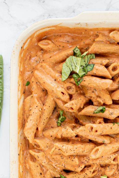 Vegan Penne Ala Vodka (oil-free) - HealthyGirl Kitchen Healthy Vegan Pasta, Penne Alla Vodka, Oil Free Vegan Recipes, Alla Vodka, Wfpb Recipes, Vegan Pasta Recipes, Vegan Italian, Vodka Sauce, Oil Free Vegan