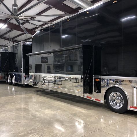 Jonathan Davenport's new rig is awesome - Racing News Lucas Oil Late Model Dirt Series, Custom Rv, Car Transporter, Mark Martin, Luxury Motorhomes, Retirement Travel, Track Racing, Dirt Track Racing, Horse Trailer