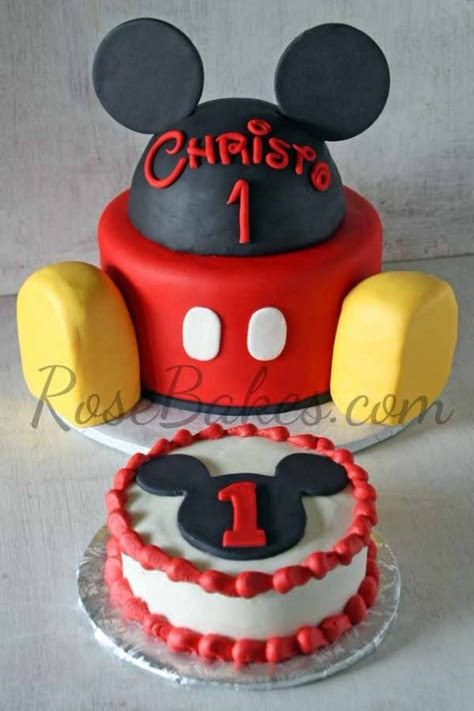 Love this idea for Adrian's First B-Day! Mickey Mouse Cake and Smash Cake Bolo Do Mickey Mouse, Cupcakes Minnie Mouse, Mouse Birthday Cake, Mickey Mouse Birthday Cake, Mickey Mouse Clubhouse Birthday Party, Mickey Cakes, Mickey Mouse Clubhouse Party, Mickey Mouse 1st Birthday, Mickey Birthday Party