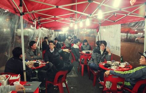 Korean Street Food Restaurant Design, Korean Tent Restaurant, Pojangmacha Design, Korean Street Restaurant, Korean Food Stall, Korean Street Food Stall, Tent Restaurant, Korean City, Korean Bar