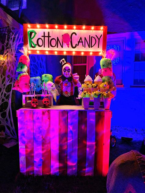 Halloween Candy Booth Ideas, Creepy Clown Party Ideas, Haunted Carnival Halloween Decorations, Halloween Town Theme Party, Freakshow Theme Party, Scary Carnival Trunk Or Treat Ideas, Creepy Circus Trunk Or Treat, Halloween Carnival Outdoor Decor, Halloween Decorations Clown Theme