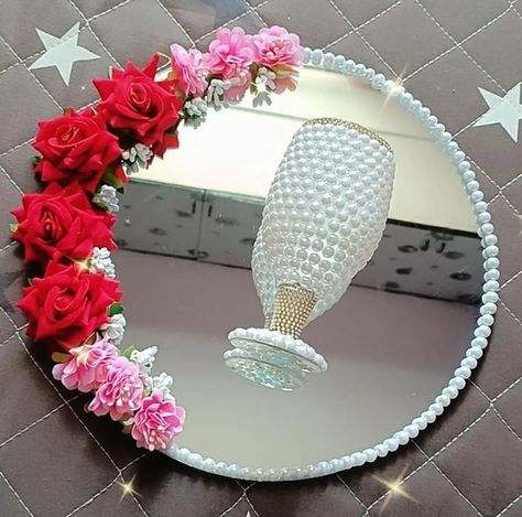 Nikah Mirror, Nikah Pen, Small Wedding Decor, Indian Wedding Gifts, Fillet Crochet Patterns, Wedding Background Decoration, Fillet Crochet, Wedding Crafts Diy, Background Decoration