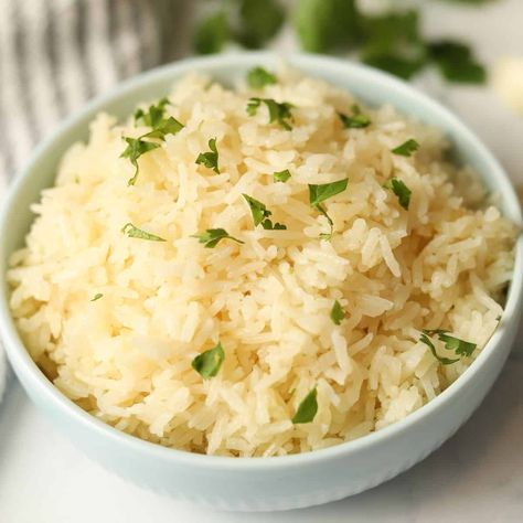 Garlic Rice Recipe, Garlic Rice Recipes, Guam Recipes, Garlic Butter Rice, Side Dishes For Salmon, Garlic Rice, Rice Cooker Recipes, Quick Side Dishes, Rice Side